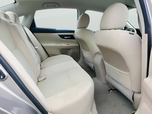 Used 2014 Nissan Altima 2.5 S w/ Display Audio Package FWD image 11