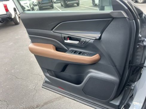Used 2026 Toyota Grand Highlander AWD Hybrid image 30