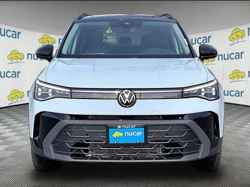 New 2026 Volkswagen Taos SE image 3