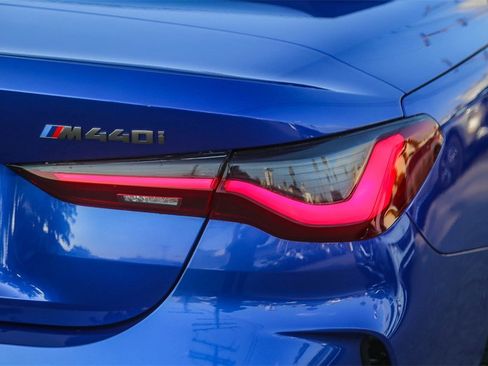 Used 2021 BMW M440i Convertible image 9