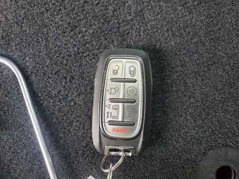 Certified 2024 Chrysler Pacifica Touring-L image 34