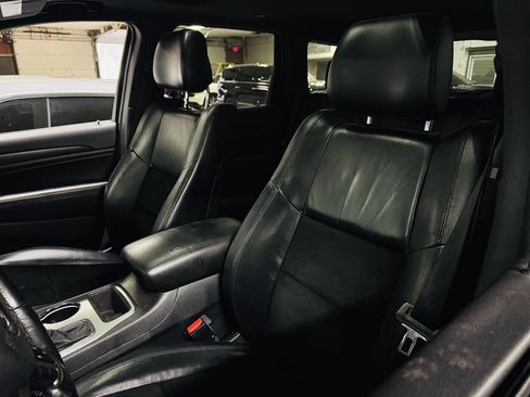 Used 2018 Jeep Grand Cherokee Altitude AWD/4WD image 14