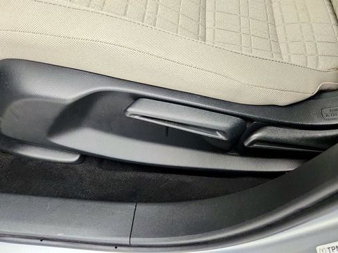 Used 2023 Honda HR-V LX image 11