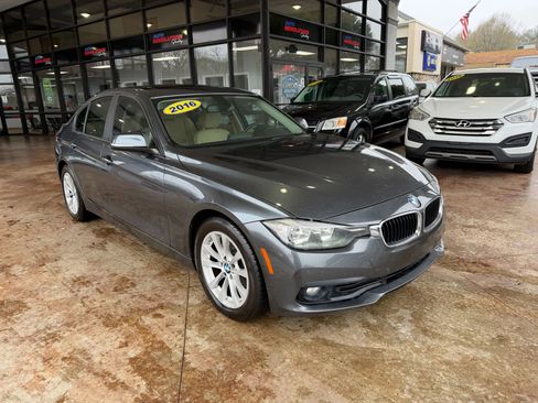 Used 2016 BMW 320i 320i Sedan 4D image 1