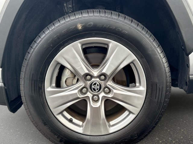 Used 2025 Toyota RAV4 XLE FWD image 10