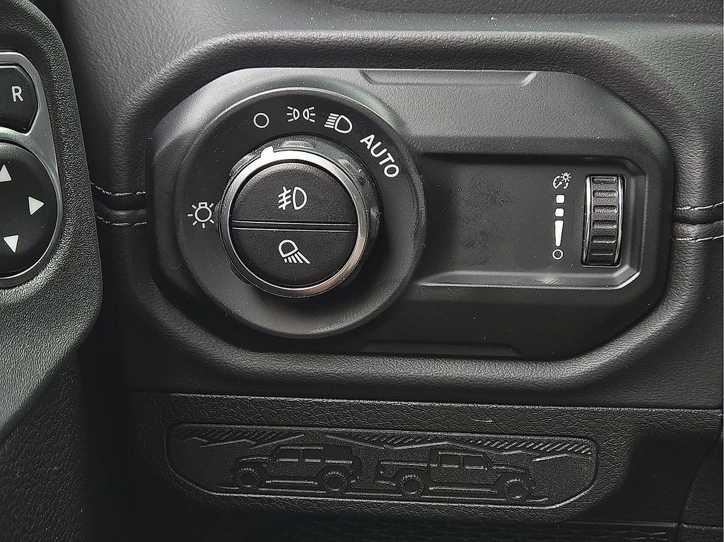 Used 2025 Jeep Gladiator Sport AWD/4WD image 33