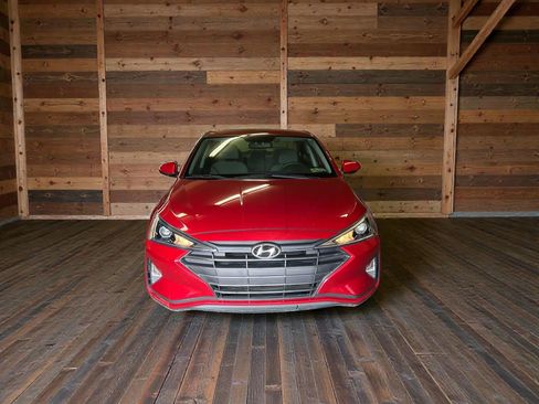 Used 2019 Hyundai Elantra SE FWD image 2