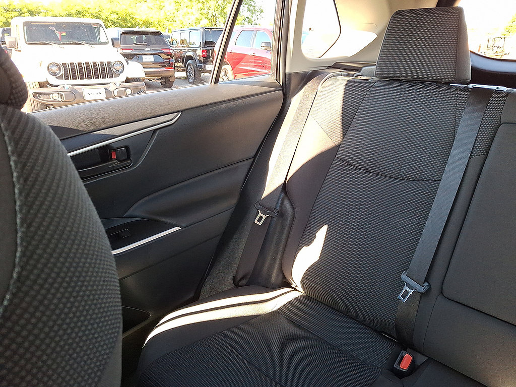 Used 2025 Toyota RAV4 LE AWD/4WD image 38