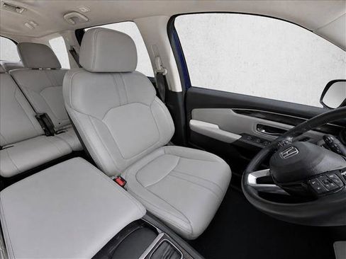 Used 2024 Honda Pilot Touring image 10