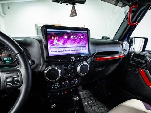 Used 2018 Jeep Wrangler Unlimited Sahara image 42