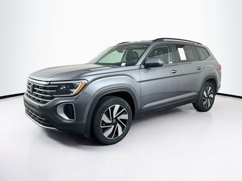 Used 2025 Volkswagen Atlas SE FWD image 3