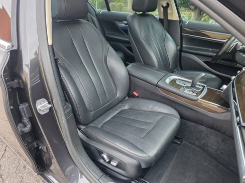 Used 2019 BMW 740i xDrive AWD/4WD image 40