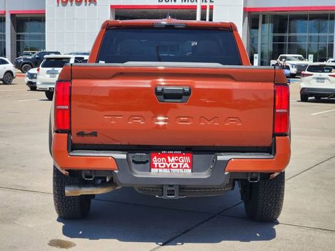 Certified 2025 Toyota Tacoma TRD Off-Road AWD/4WD image 6
