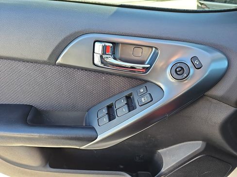 Used 2013 Kia Forte EX image 31