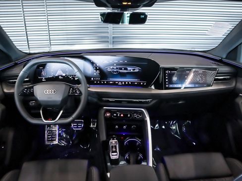 New 2025 Audi SQ5 Prestige image 10