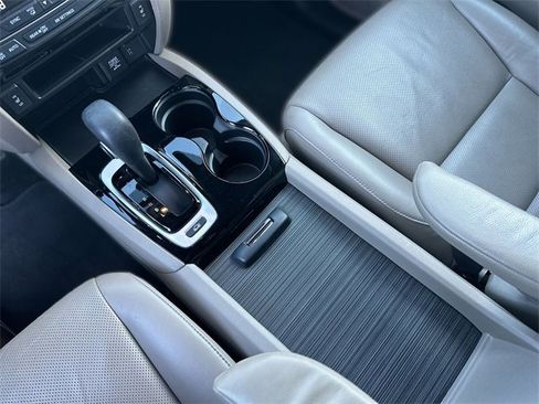 Used 2018 Honda Ridgeline RTL-E image 22