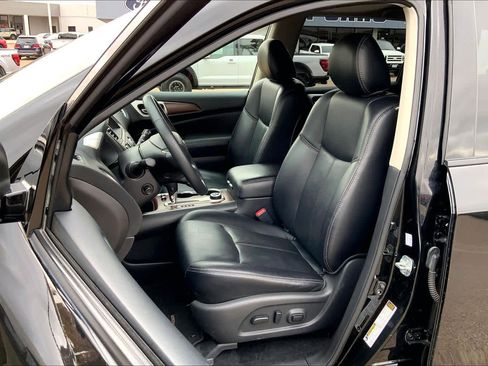 Used 2019 Nissan Pathfinder Platinum image 7
