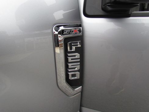 Used 2022 Ford F250 XL w/ STX Appearance Package image 27