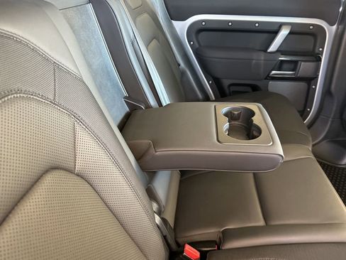 Used 2023 Land Rover Defender 110 X-Dynamic SE image 38