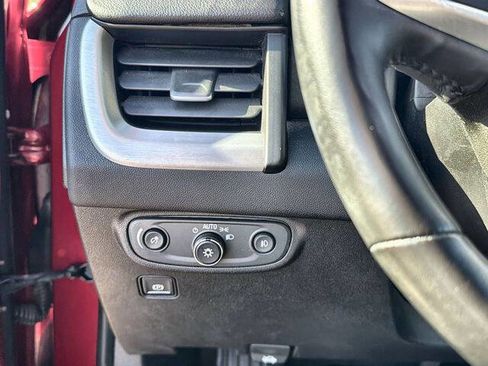 Used 2019 GMC Terrain SLT w/ Preferred Package FWD image 17