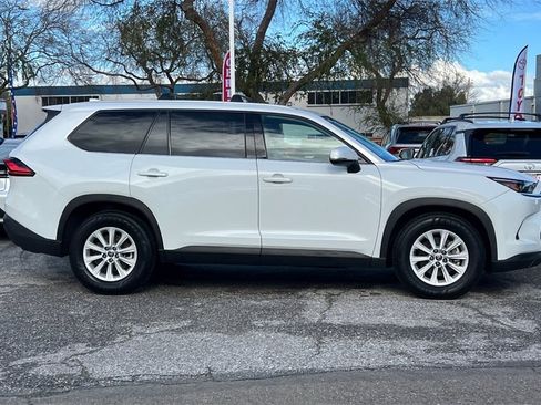 Certified 2024 Toyota Grand Highlander XLE image 2