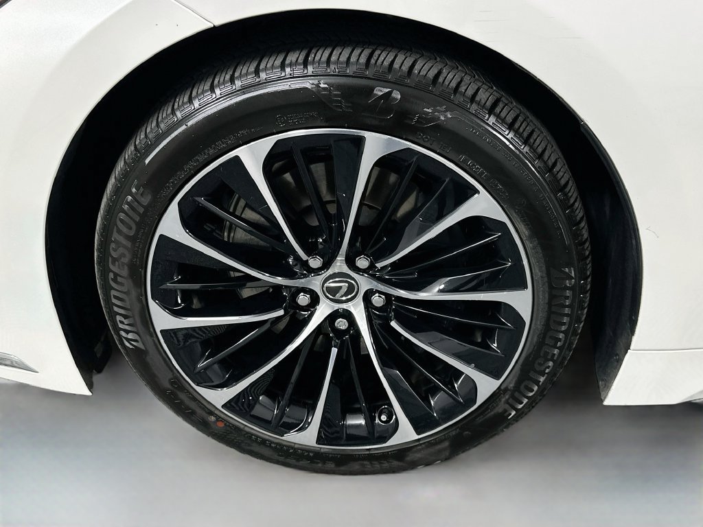 Used 2023 Lexus LS 500 w/ Luxury Package RWD image 31