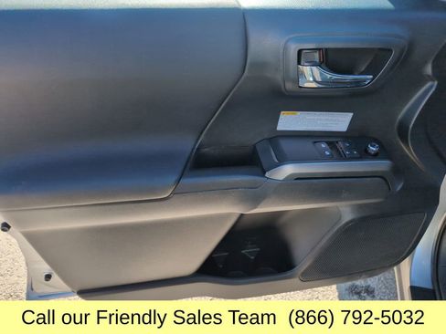 Used 2018 Toyota Tacoma TRD Off-Road w/ Technology Package image 12