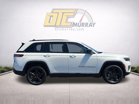 Used 2023 Jeep Grand Cherokee Limited w/ Black Appearance Package AWD/4WD image 4