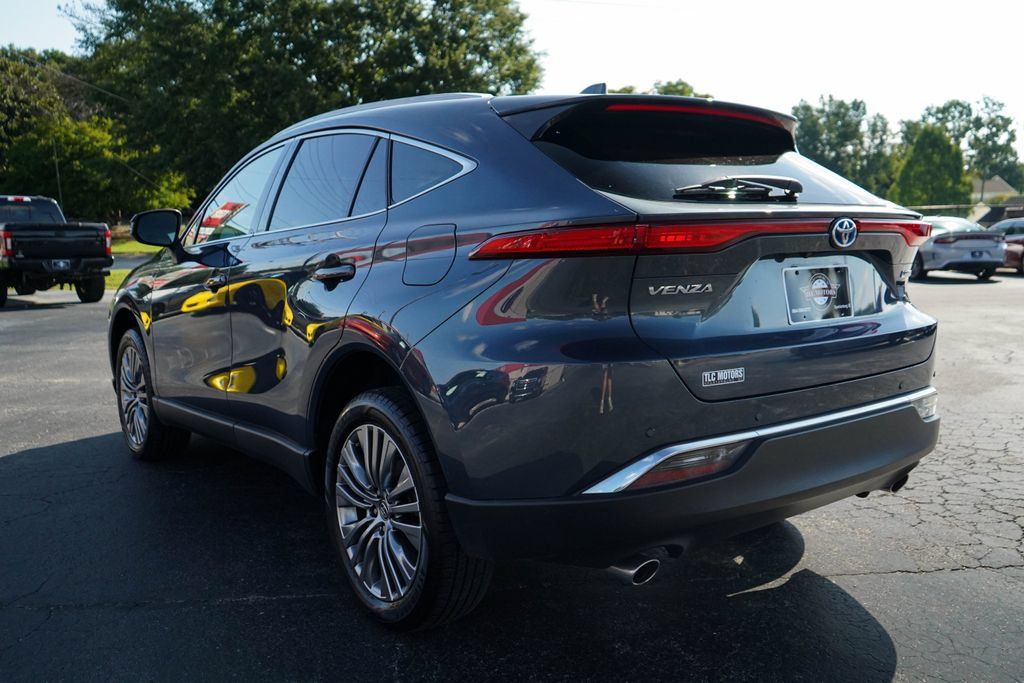 Used 2024 Toyota Venza Limited AWD/4WD image 3