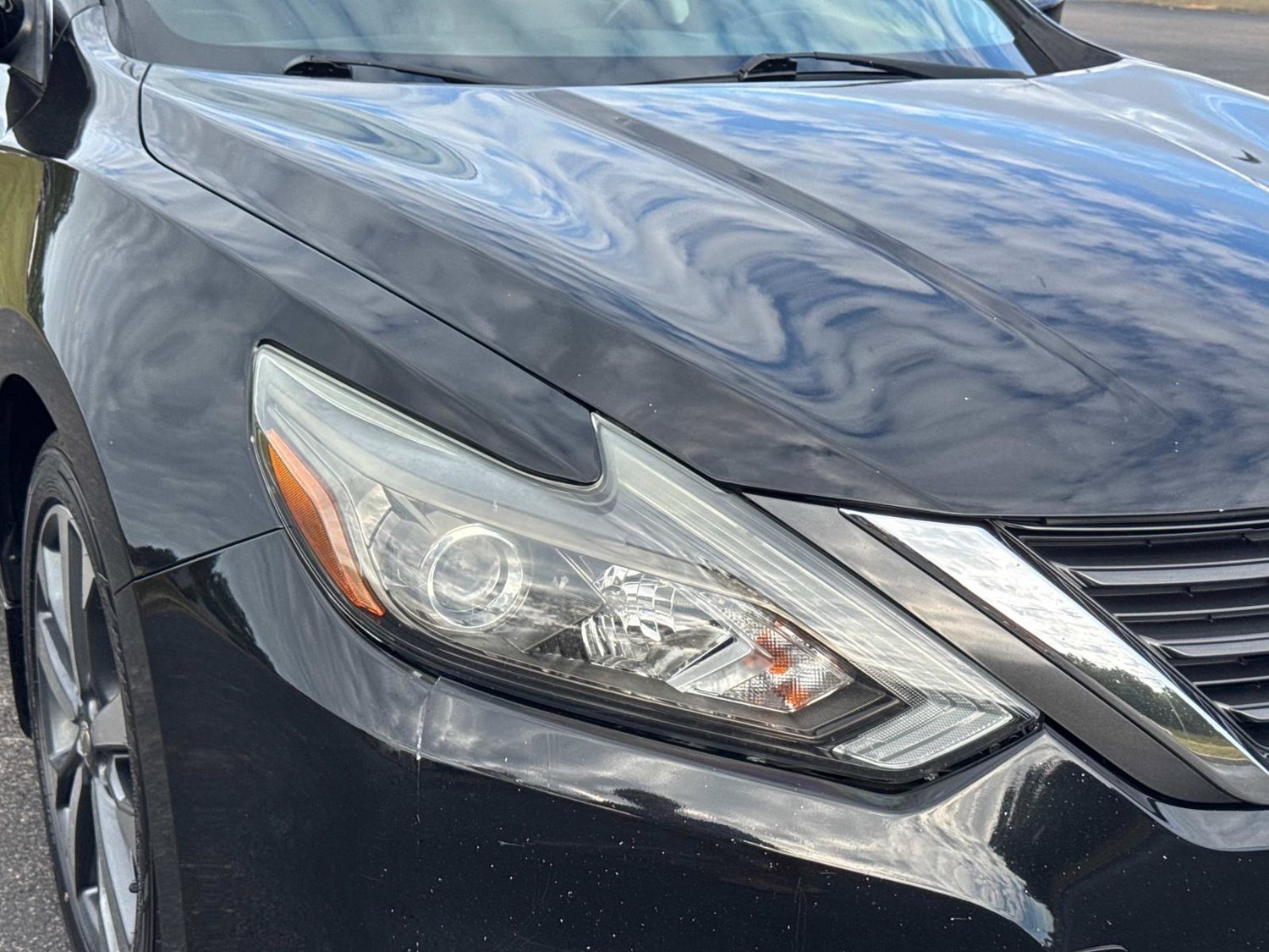 Used 2016 Nissan Altima 2.5 SR w/ Interior Lighting Package FWD image 13