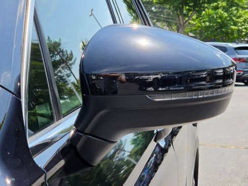 Certified 2023 Volkswagen Tiguan SE w/ Panoramic Sunroof Package FWD image 12