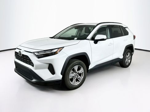 Used 2025 Toyota RAV4 XLE FWD image 3