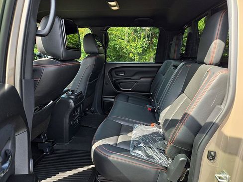 Used 2024 Nissan Titan PRO-4X w/ Pro-4x Convenience Package AWD/4WD image 11