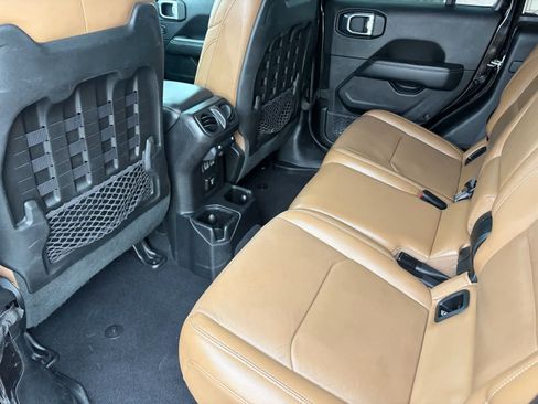 Used 2020 Jeep Gladiator Rubicon w/ Dual Top Group AWD/4WD image 24