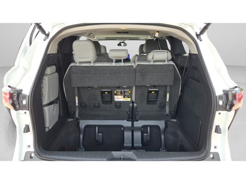 Used 2025 Toyota Sienna XLE FWD image 9