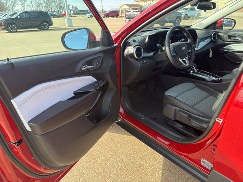 New 2026 Chevrolet Trax LT w/ Driver Confidence Package image 9