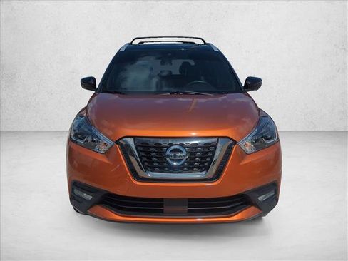 Used 2020 Nissan Kicks SR w/ SR Premium Package FWD image 2