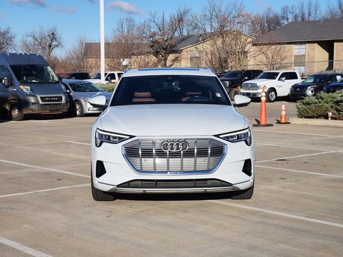 Used 2019 Audi e-tron Prestige image 2