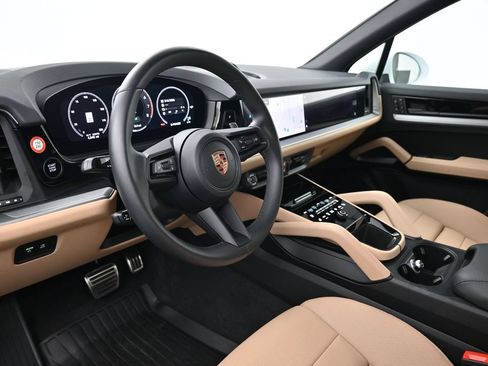 Certified 2026 Porsche Cayenne S AWD/4WD image 4