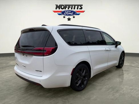 Used 2026 Chrysler Pacifica Limited w/ S Appearance Package FWD image 5