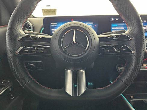 Used 2024 Mercedes-Benz GLB 250 image 23