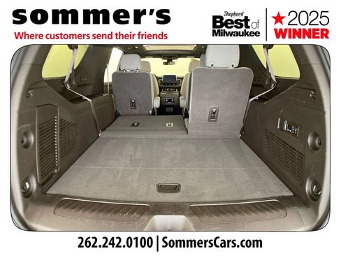 Used 2022 Chevrolet Suburban LT w/ LT Signature Plus Package AWD/4WD image 28