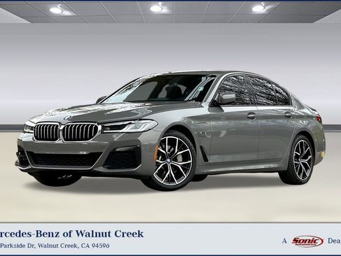 Used 2022 BMW 530e w/ Premium Package image 1