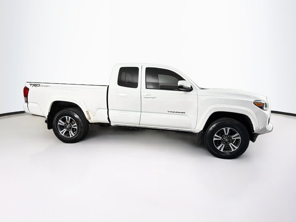 Used 2017 Toyota Tacoma TRD Sport w/ Tow Package RWD image 11