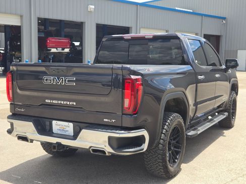 Used 2022 GMC Sierra 1500 SLT AWD/4WD image 3