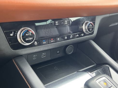 Used 2023 Mitsubishi Outlander AWD image 37