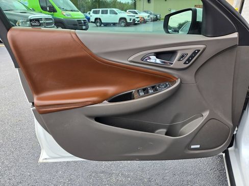 Used 2017 Chevrolet Malibu Premier w/ Premier Sun and Wheel Package FWD image 11
