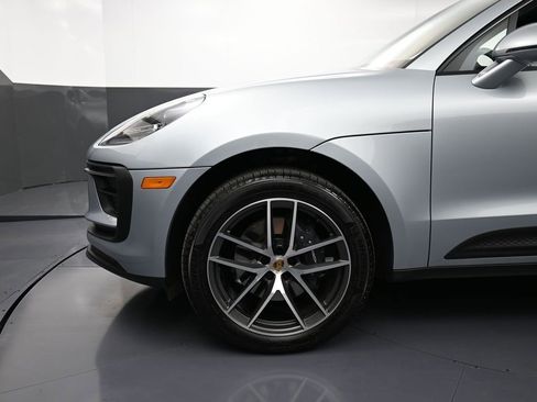 Certified 2025 Porsche Macan image 12
