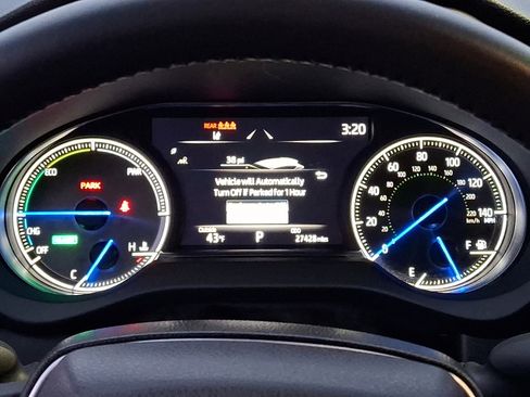 Used 2023 Toyota Venza LE image 25