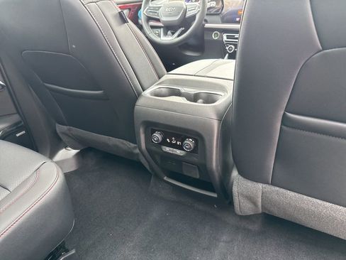 New 2026 Chevrolet Traverse Z71 w/ Enhanced Driving Package AWD/4WD image 16